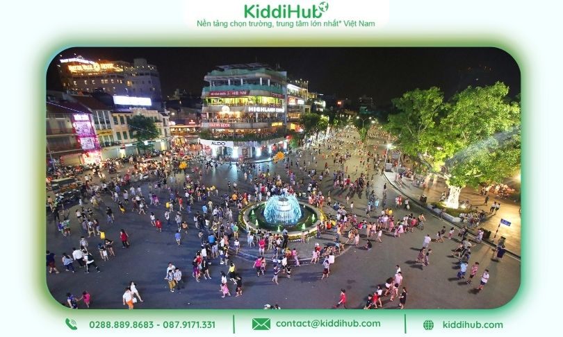 Phố đi bộ Hồ Gươm - Địa điểm đi chơi 20/10 Hà Nội sôi động, rộn ràng tiếng cười mỗi tối