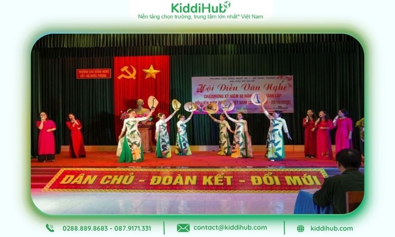 Sân khấu rực rỡ trong hoạt động 20/10 tràn đầy năng lượng