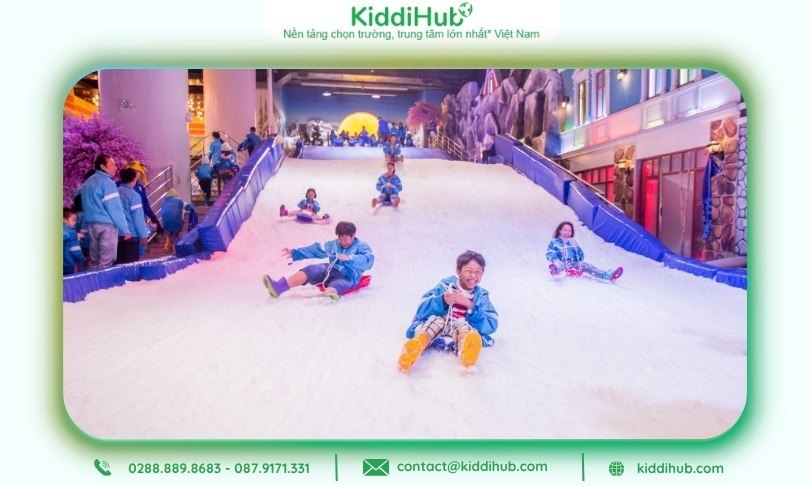 Snow Town - Địa điểm đi chơi 20/10 TpHCM độc đáo, trượt tuyết siêu vui