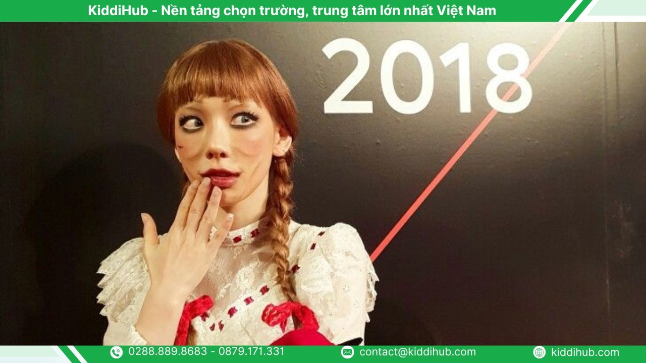 Hóa trang Halloween Annabelle