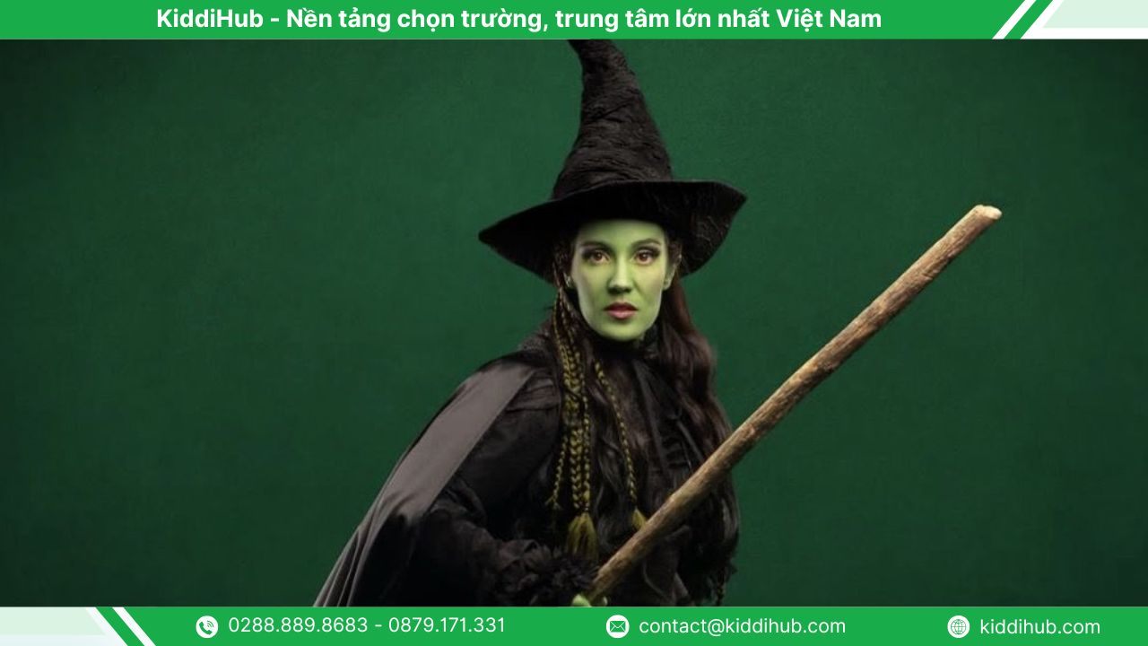 Phù thủy Halloween xanh ấn tượng