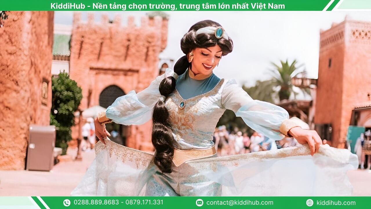 Hóa trang thành công chúa Jasmine