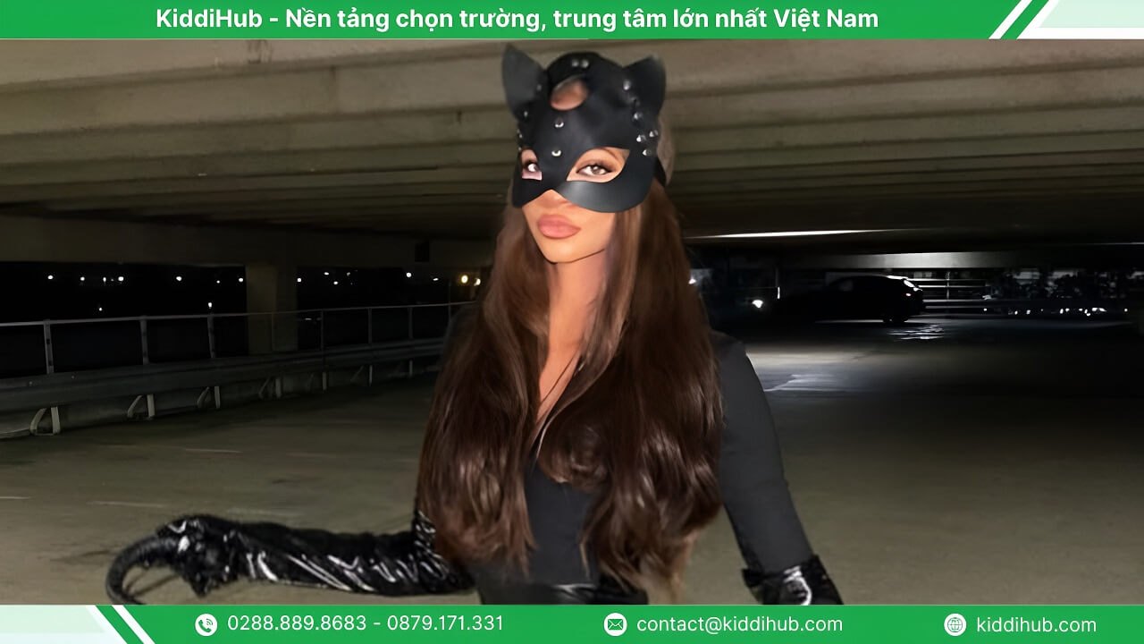 Hóa trang Halloween sexy mèo đen cuốn hút