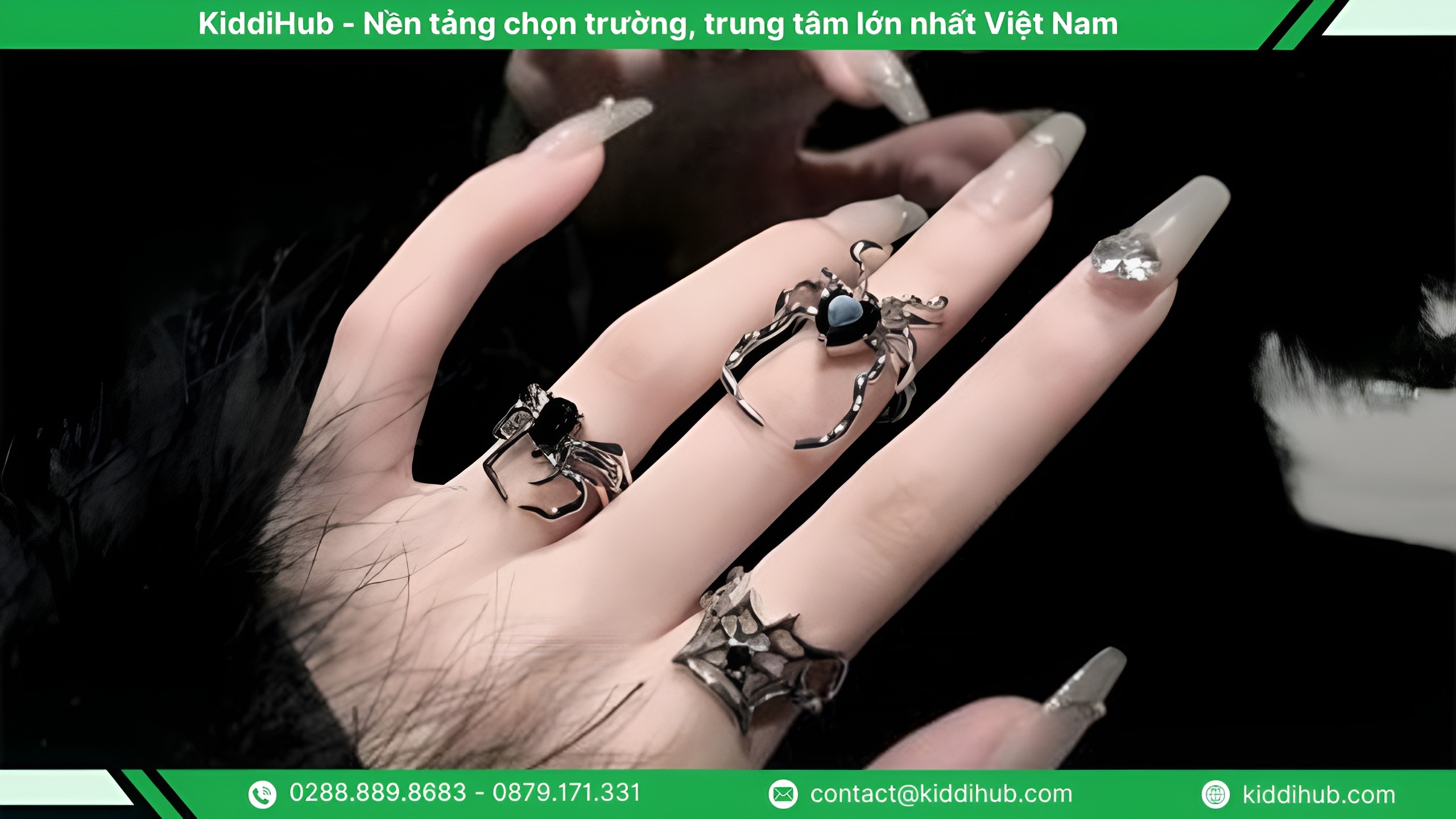 Nail Halloween họa tiết đá quý