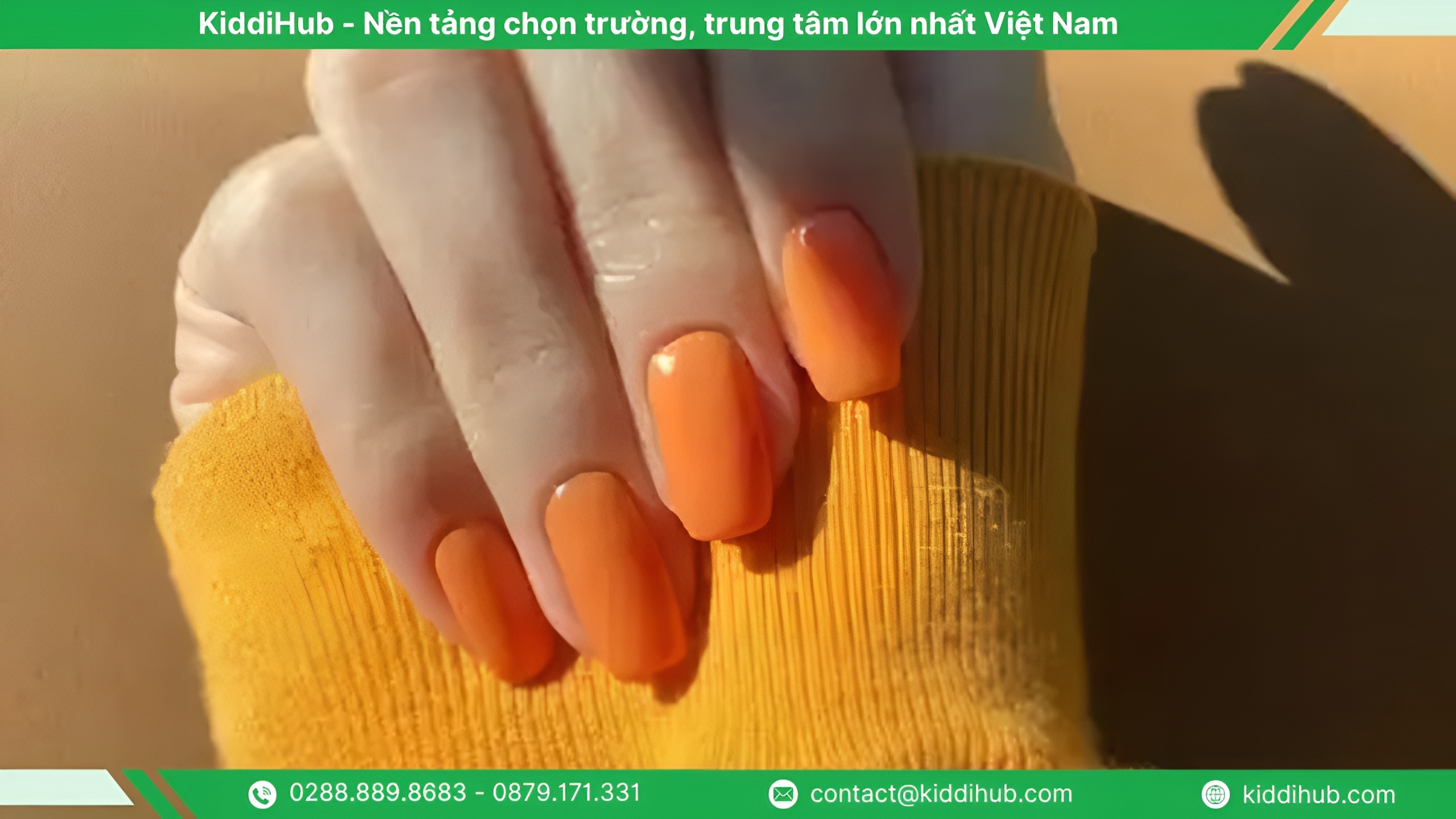Nail màu cam hiệu ứng tráng gương