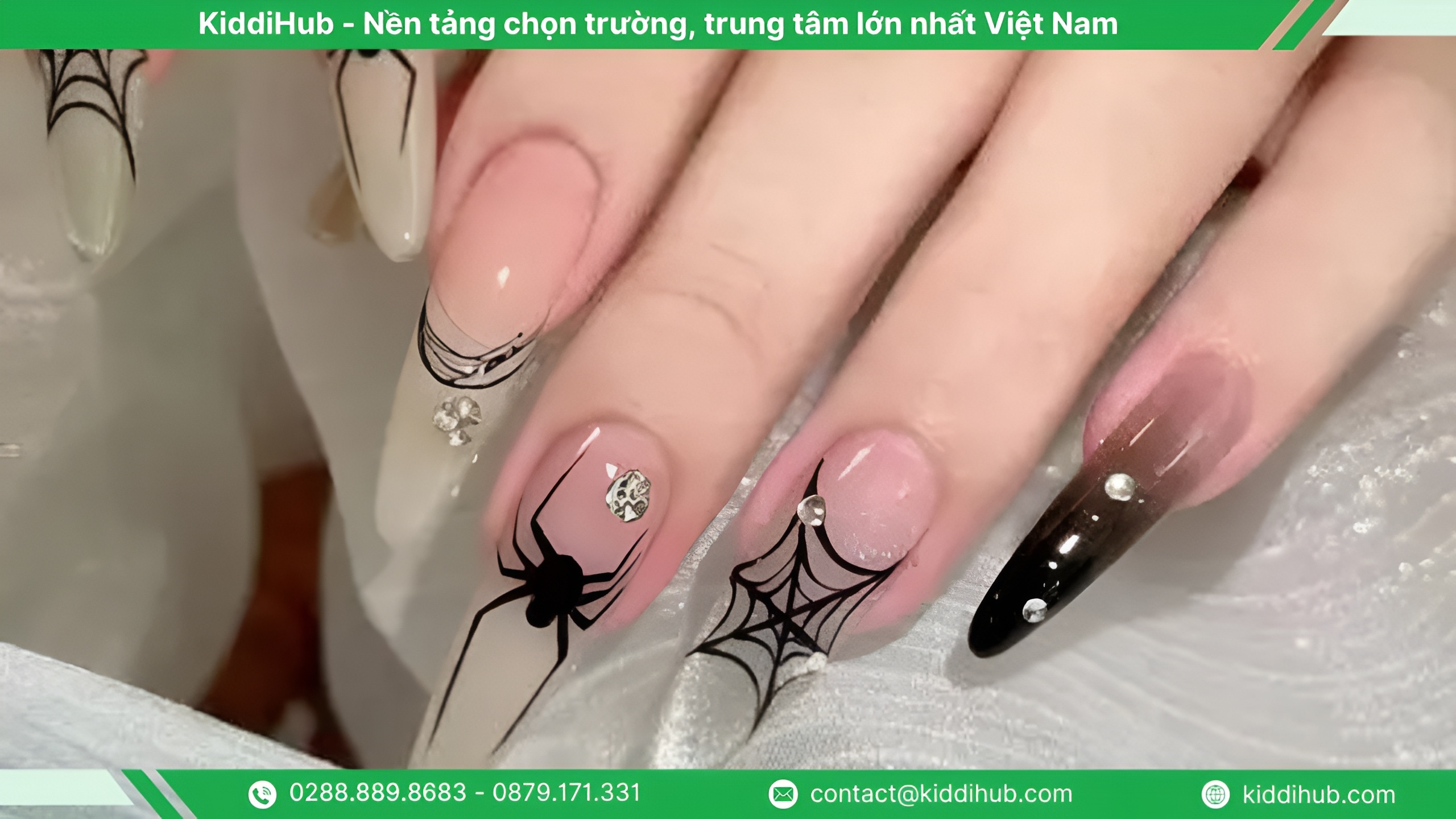 Nail Halloween họa tiết mạng nhện kim tuyến