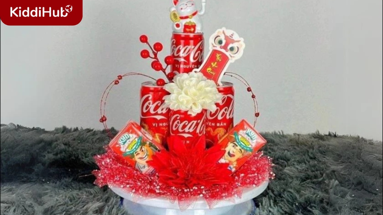 Kết hợp trang trí tháp nước ngọt và bánh ngày Tết