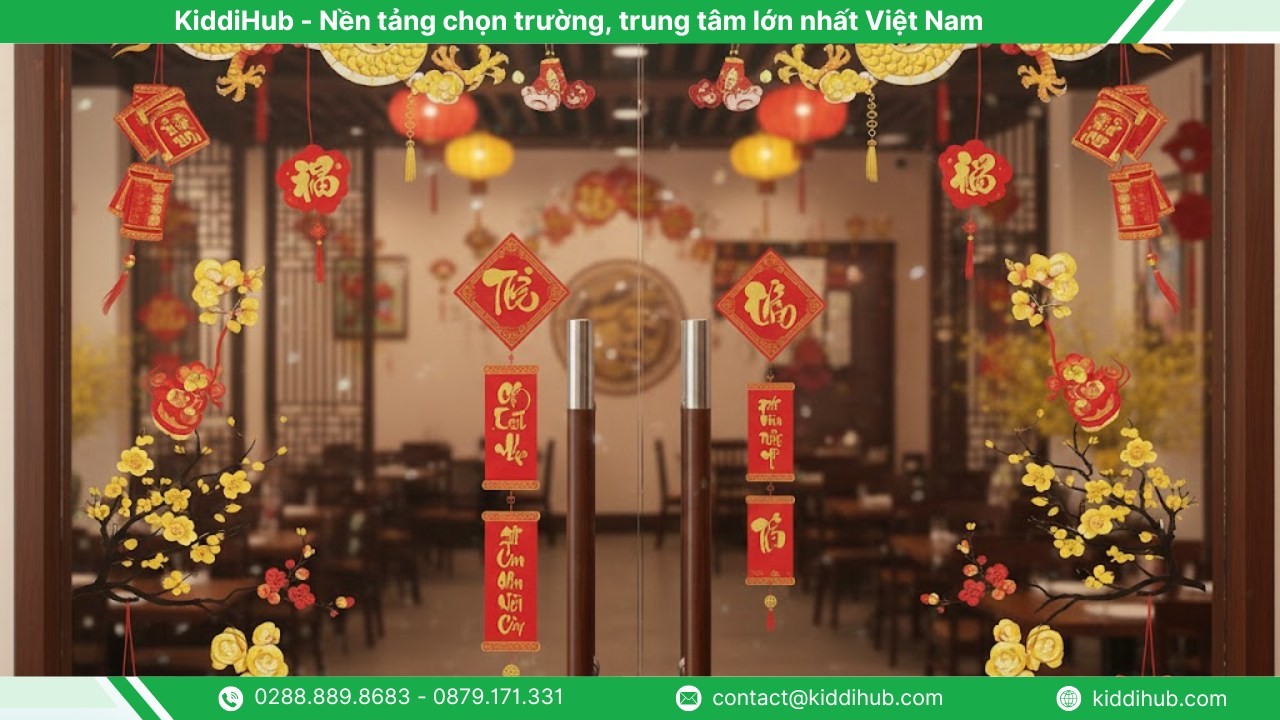 Trang trí Tết cho nhà hàng ở cửa bằng decal Tết