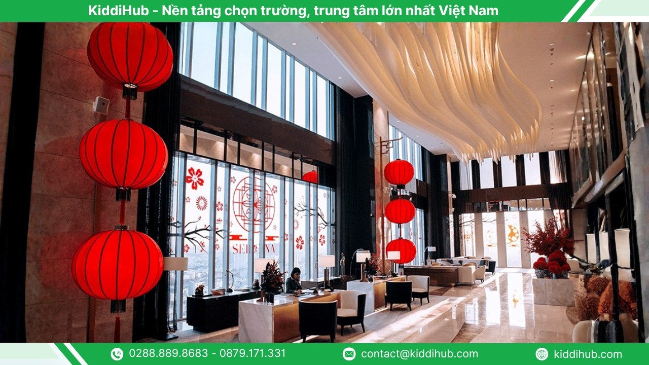 Trang trí Tết cho nhà hàng bằng cách treo lồng đèn Tết