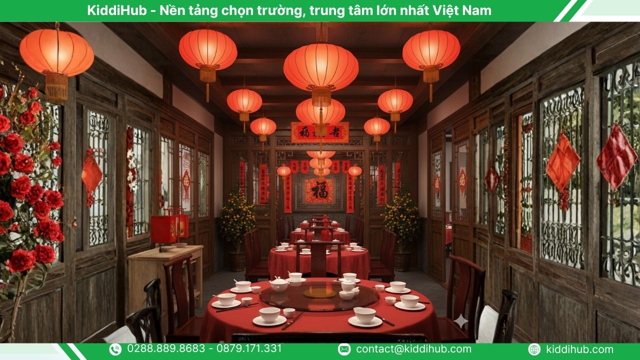 Trang trí Tết cho nhà hàng bằng câu đối đỏ và chữ thư pháp