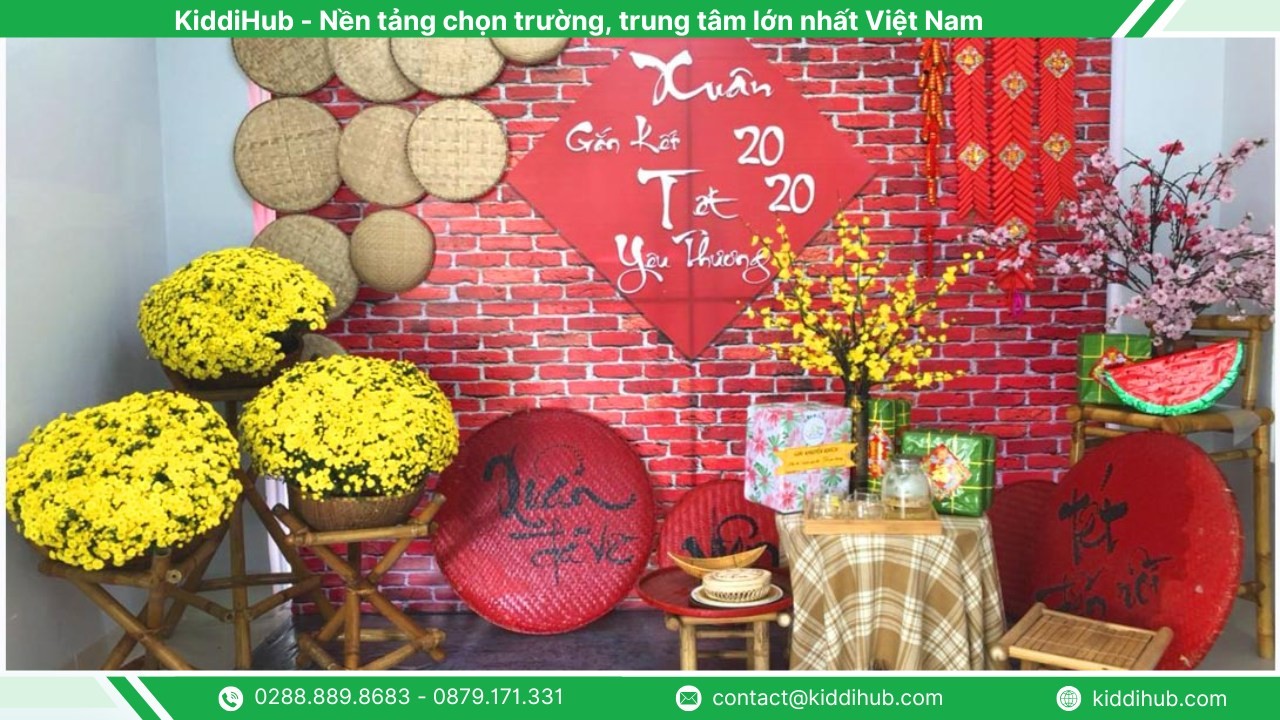 Trang trí Tết cho nhà hàng bằng góc check-in chủ đề xuân