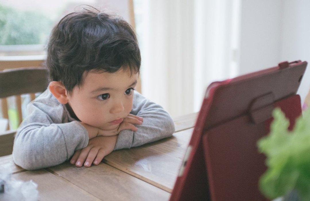 tai-sao-tre-cham-noi-1