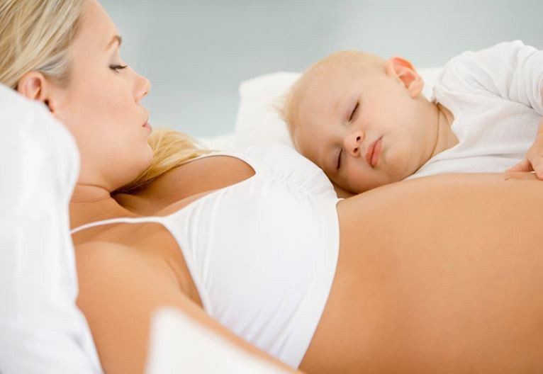 mang-thai-khi-cho-con-bu