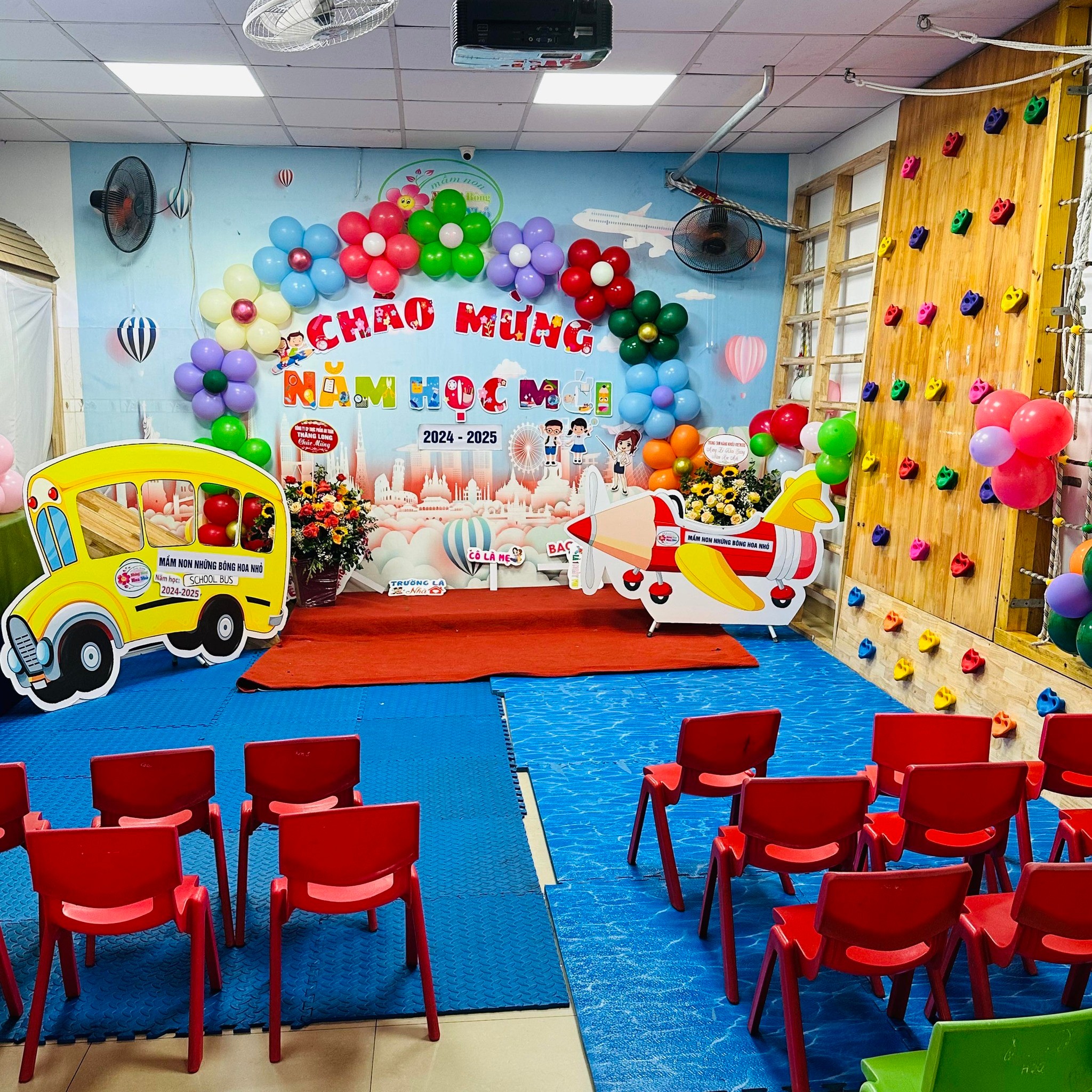 Mầm non Chất lượng cao Những bông hoa nhỏ