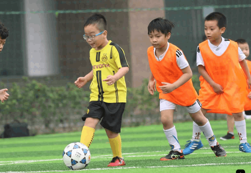 Trung tâm học bóng đá - Hoàng Quốc Việt