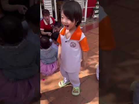 Các bạn lớp mầm chơi tự do Mầm Non Chim Non