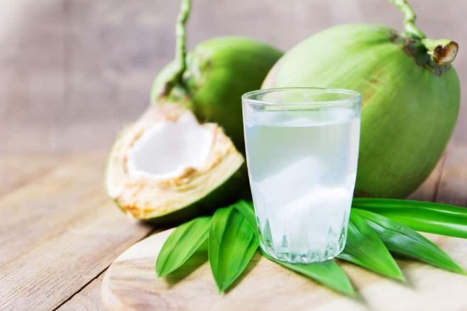 sinh-mo-uong-nuoc-dua-duoc-khong