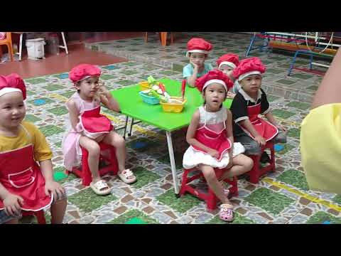 GỌT BẦU CHUẨN BỊ CHO BỮA ĂN TRƯA