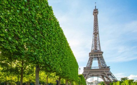 What is the minimum number of days one should plan to visit Paris, France?