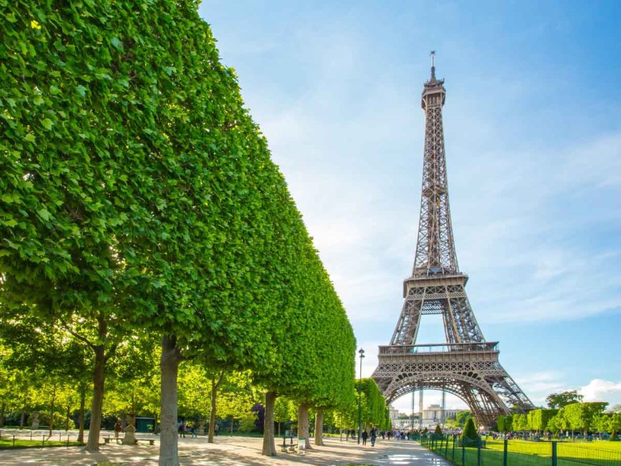 What is the minimum number of days one should plan to visit Paris, France?
