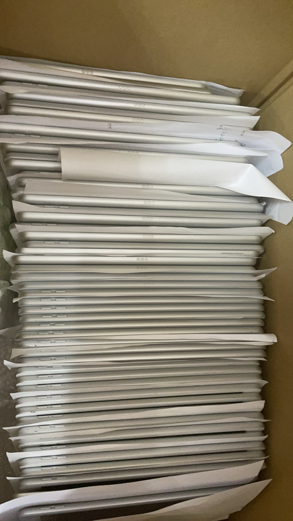 iPad 7th Generation 32GB – Wi-Fi Model, Pre-Owned, A,B,C Japanese Graded, 1000 Units Ready image 2