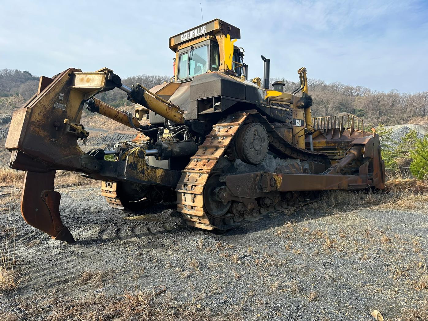 For sale: Pre-owned Caterpillar D11R bulldozer in excellent working condition. Powerful and reliable machine, ideal for mining and heavy-duty projects. Export available worldwide.
