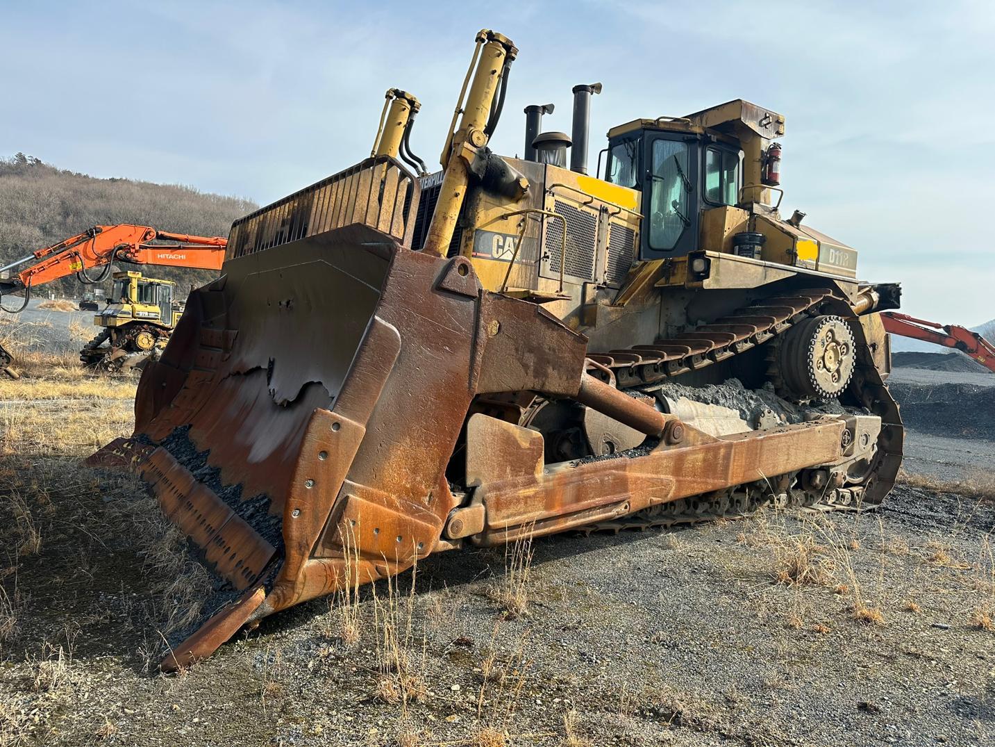 For sale: Pre-owned Caterpillar D11R bulldozer in excellent working condition. Powerful and reliable machine, ideal for mining and heavy-duty projects. Export available worldwide. image 3