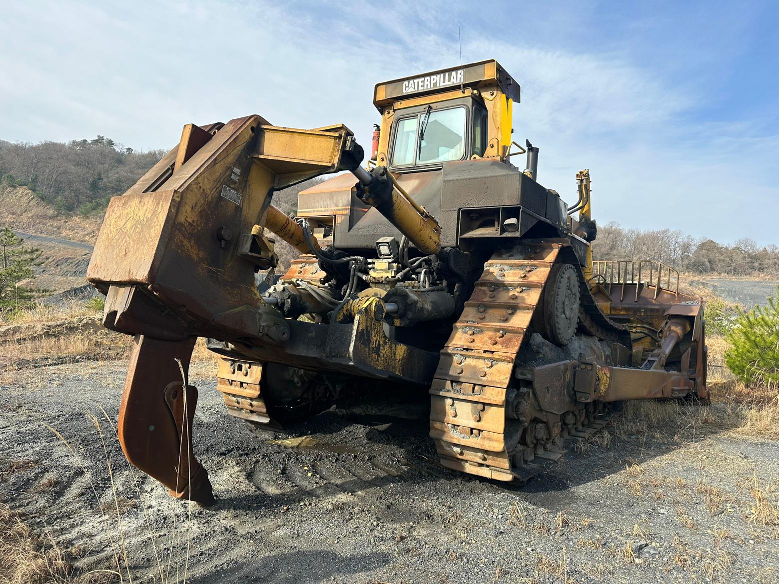For sale: Pre-owned Caterpillar D11R bulldozer in excellent working condition. Powerful and reliable machine, ideal for mining and heavy-duty projects. Export available worldwide. image 4