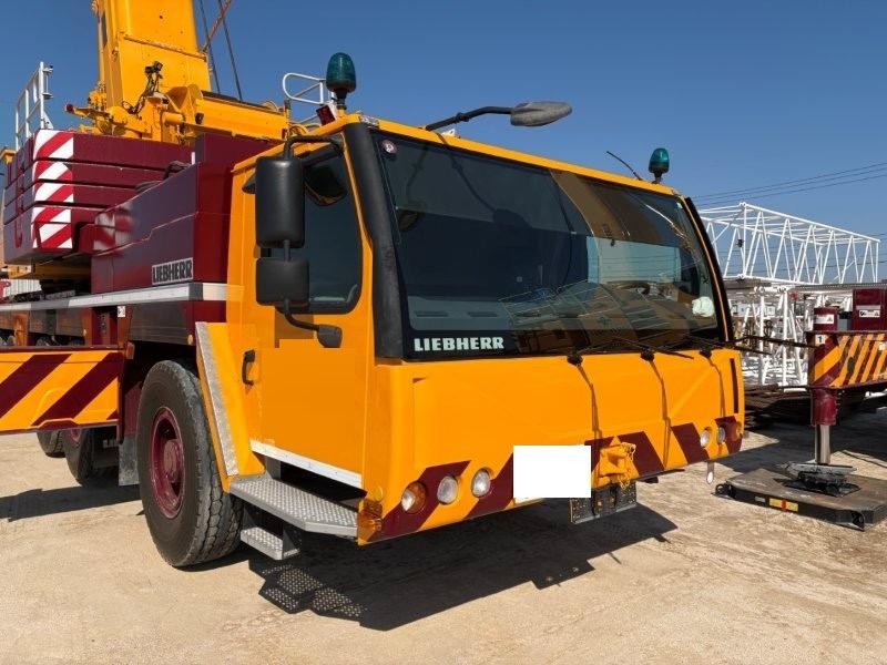 LIEBHERR  All-terrain-cranes  220 Ton image 2