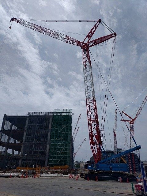 LIEBHERR 350 Ton Crawler-cranes image 5