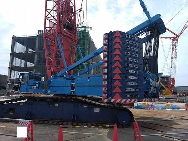 LIEBHERR 350 Ton Crawler-cranes image 6