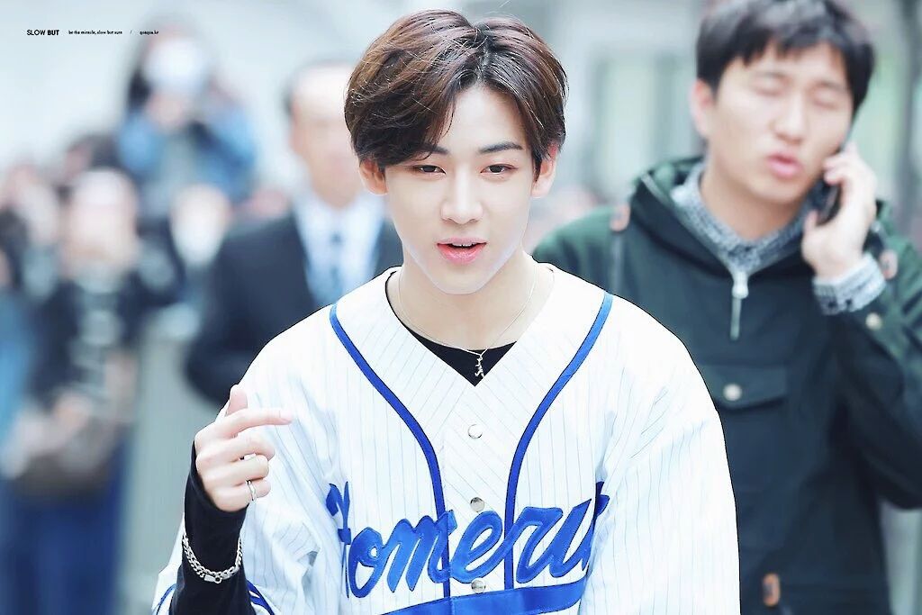 น้องแบมแบม คิ้วท์บอยหน้าใหม่ แอบชอบพี่มาร์คตั้งแต่ ม. 1 สมัครเป็นเชียร์ลีดเดอร์ ในงานแข่งบาสเกตบอลประเพณี ตอนนี้น้องแบมพร้อมแจกอ้อยให้พี่มาร์คแล้วฮะ