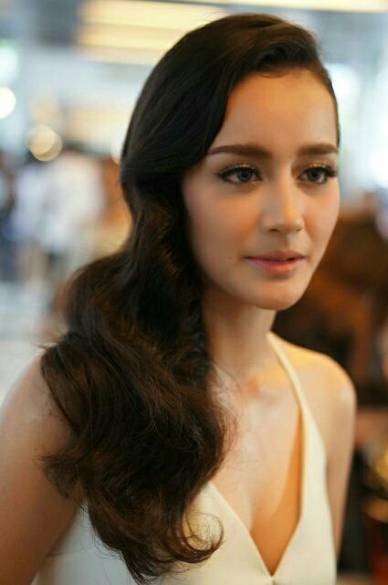 นางแบบ : โมนา อนุธิดา บุคคลในภาพไม่เกี่ยวข้องกับเนื้อหาใด ๆ ในนิยาย ใช้เป็นเพียงภาพประกอบจินตนาการ