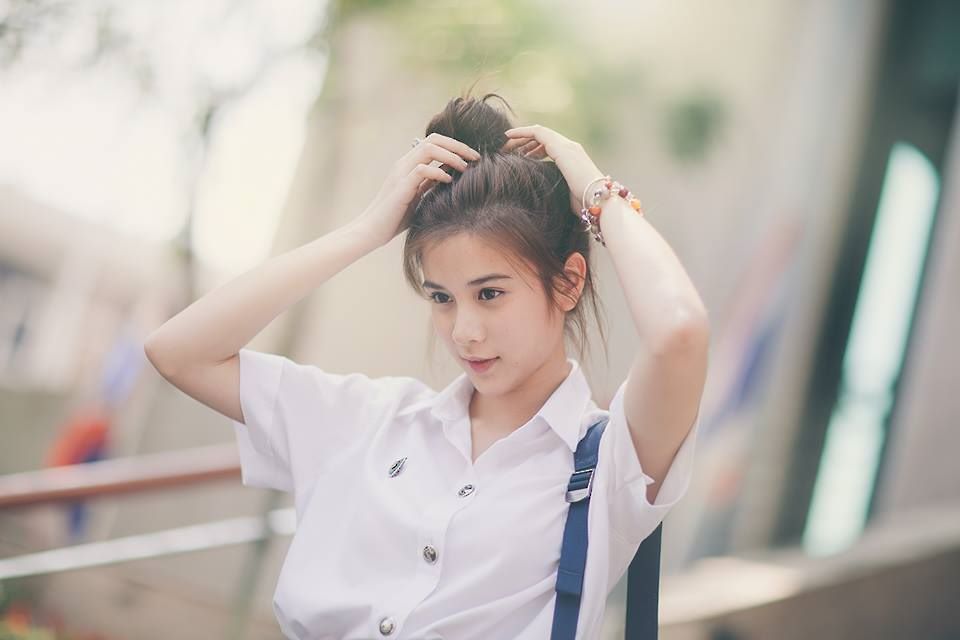 ปั้นหยา เด็กสาวบ้านนอกมีความจำเป็นต้องเดินทางเข้ามาทำงานในเมืองกรุงตามผู้เป็นมารดา งานที่ต้องทำคือคนรับใช้ในคฤหาสน์สุดหรูใจกลางกรุง เพราะเลือกเกิดไม่ได้เธอจึงต้องก้มหน้าก้มตาทำทุกสิ่งทุกอย่าง