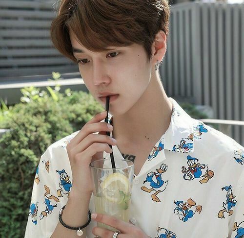พวกคุณคิดว่า ผมจะทำให้พี่เขาชอบผมกลับได้มั้ยครับ :(