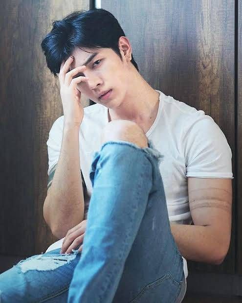 ภีม (ภีรรพัช รัตนโชติสกุล) อายุ 27 ปี                                                                                                                                                                                                                         "หึ" "เห็นครั้งแรกก็รู้สึกว่าอยากเป็นเจ้าของ"