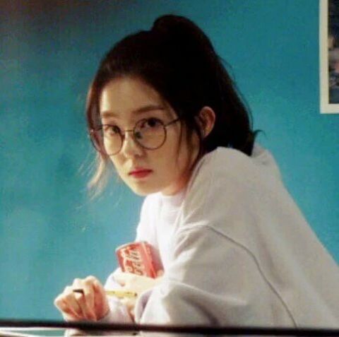 เจ้าขา  อายุ 18 ปี  สาวเฟรชชี่วัยใส ที่มักจะโดนคนอื่นแกล้งเป็นประจำ  ด้วยลุคที่เฉิ่มเชยๆ ไม่ทันคน แต่ในความโชคร้ายก็มีความโชคดีอยู่นะ....  เจ้าชายของเจ้า  "จ..จริงหรอคะ"