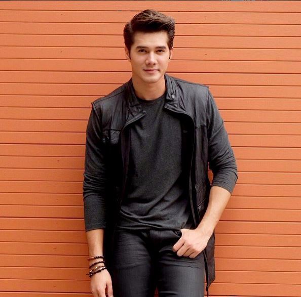 ธนาวิน ตำรวจหนุ่มรูปหล่อที่ย้ายมาอยู่บ้านสวนของพ่อซึ่งข้างบ้านยังเป็นผู้ร่วมธุรกิจของพ่อแล้วก็ยังเป็นเพื่อนของเขาอีกด้วย