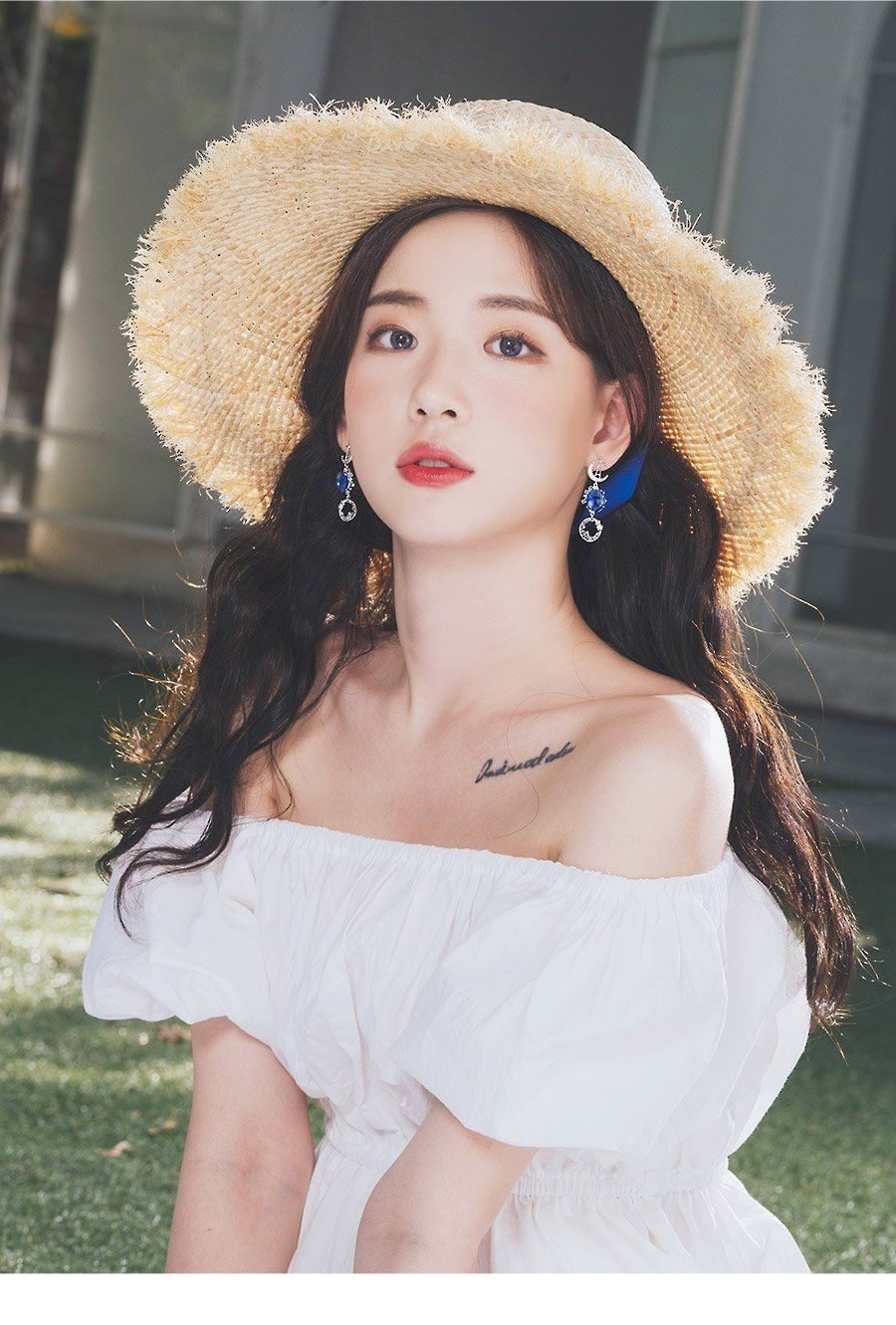 ฉันชื่อ ฟ้าใส  พิพัฒน์​ไพศาล​