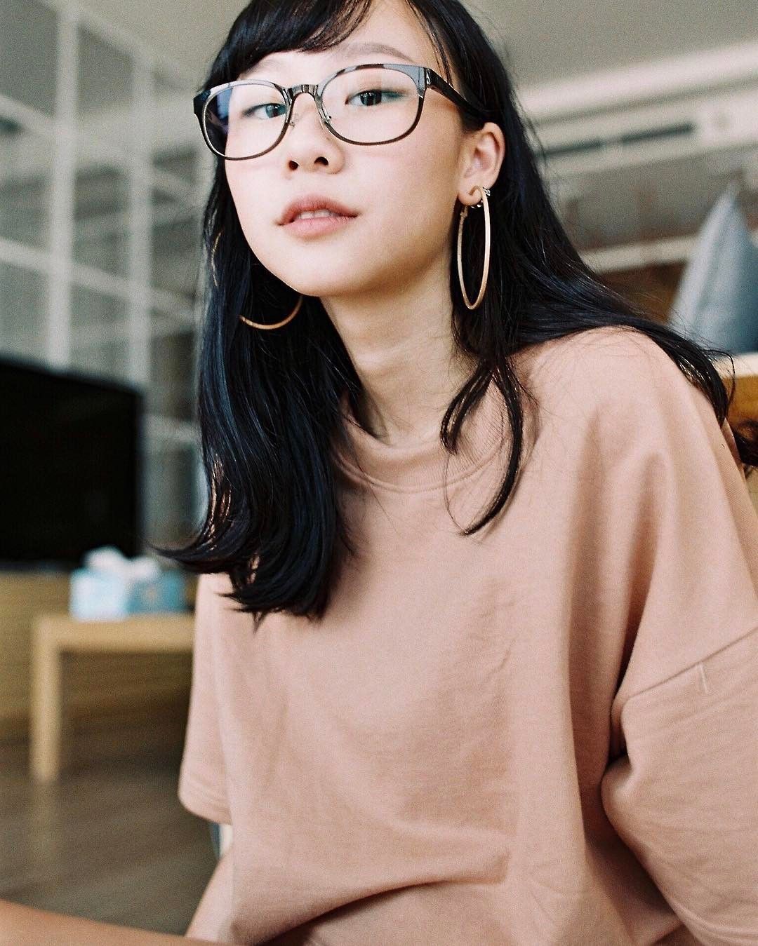 จีรัง รักษ์นิมิต อายุ 30 ปี อุปนิสัย สดใส น่ารัก โลกส่วนตัวสูง ไม่เชื่อในรักแท้