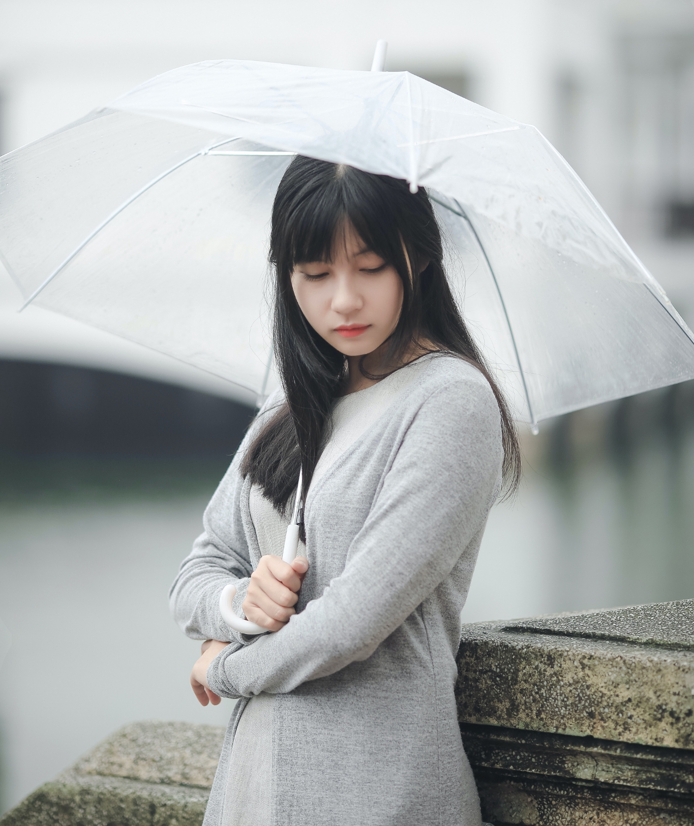 ชมพู สาวน้อยโลกสวยที่มองความรักสวยงาม จนเป็นเหตุให้เธอยอมทําทุกอย่าง เพื่อให้ได้ตัวของคนที่เธอรักมาครอบครอง  แม้จะเป็นคนรักของเพื่อนสนิทก็ตาม