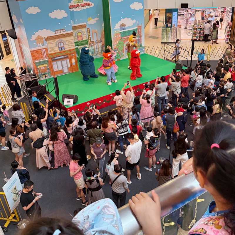 Sesame Street Friends at UOL Malls Singapore