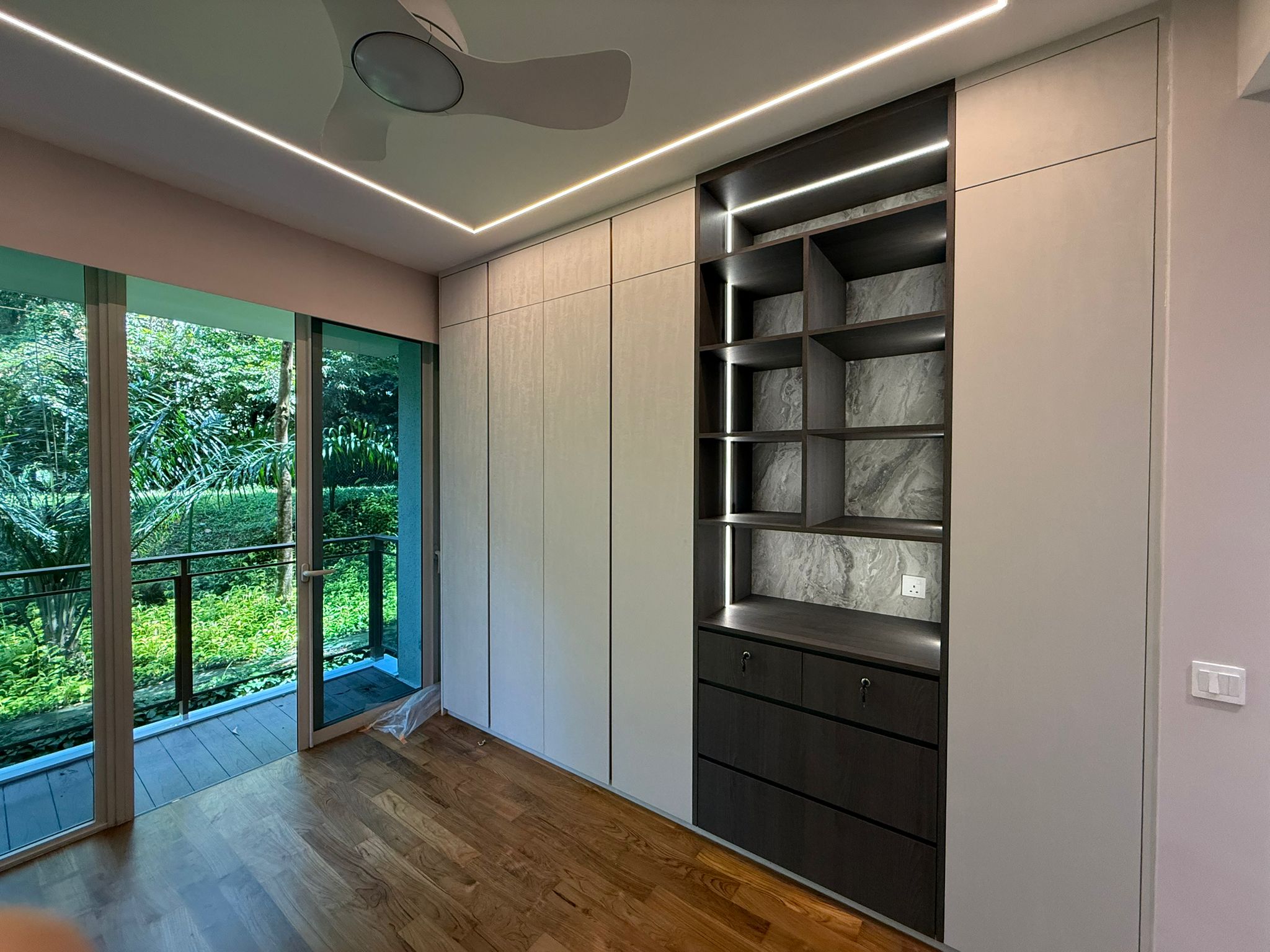 Modern living room styling with refined materials and layered textures