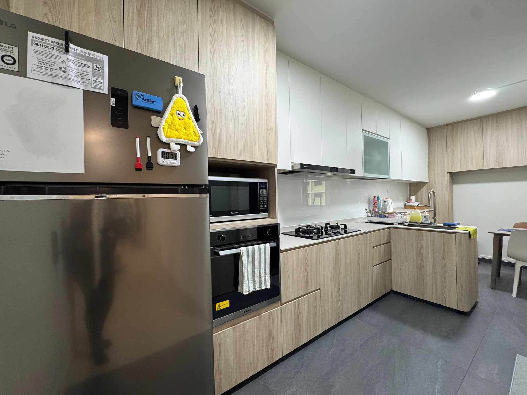 Warm modern interior design idea for a Singapore HDB flat