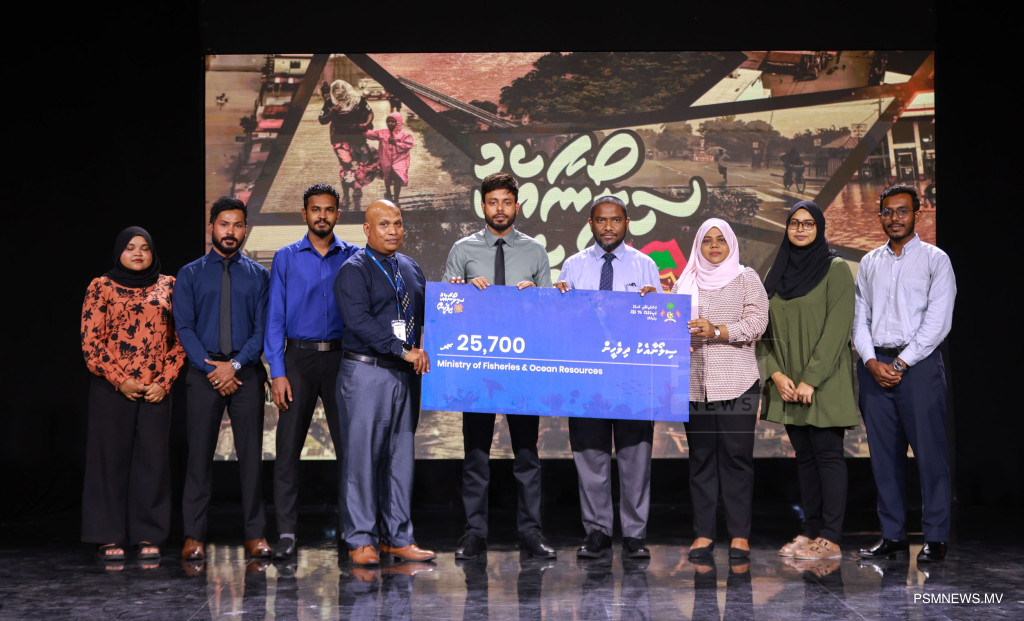 Photo: ފޮޓޯ: ސިލޯނާއެކު ދިވެހީން: މަސްވެރިކަމާއި ކަނޑުގެ ވަސީލަތްތަކާބެހޭ ވުޒާރާއިން ފައިސާގެ އެހީ ހަވާލުކުރުން