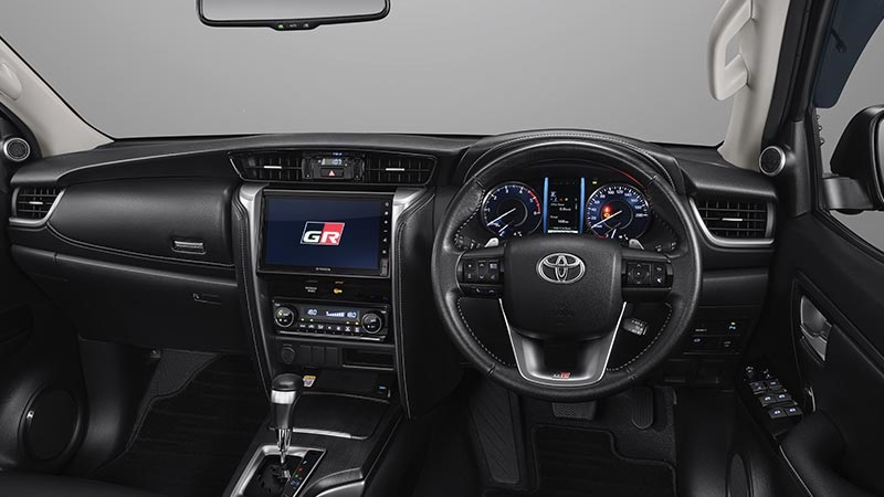 Spesifikasi Toyota Fortuner 2.8 GR Sport 2022, Ganteng tapi Mahal! interior toyota fortuner 2.8 gr sport 001