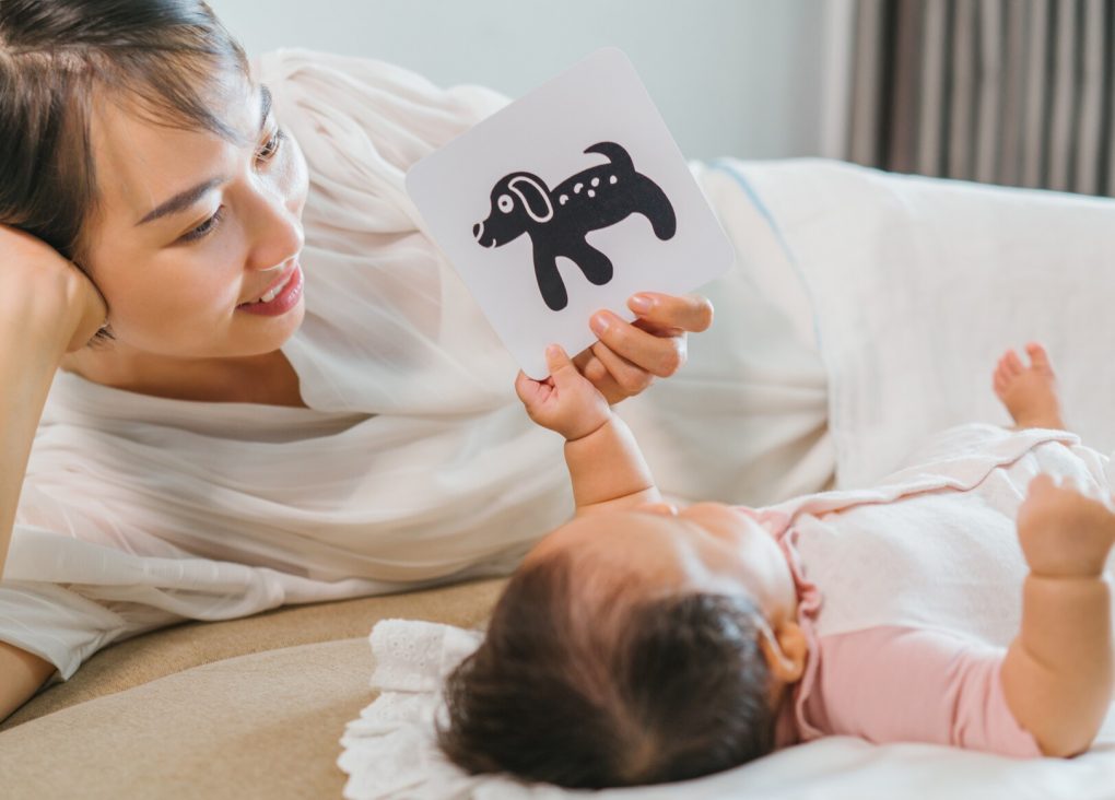 cách nhận biết khi nào em bé sẵn sàng chơi