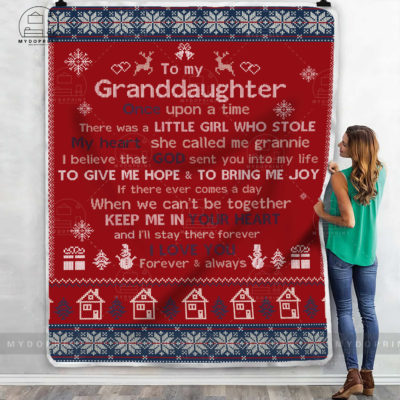 _Hi To My Granddaughter Once Upon A Time Verion Grannie Fleece Blanket 2 7825bc55 1734 11eb a372 0242ac120002 mokup ao xanh optimized