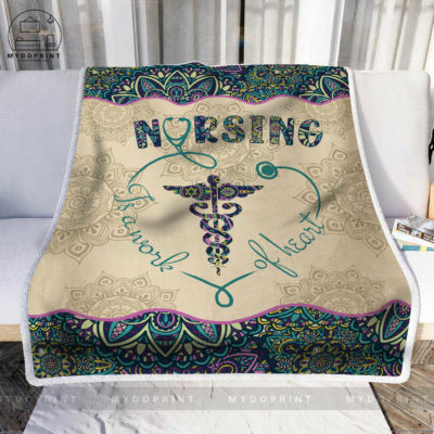 Nursing Is A Work Of Heart Nurse Fleece Blanket 2 278dafac 4e7c 11eb b576 0242ac120002 blanket phong khach 1 1 optimized