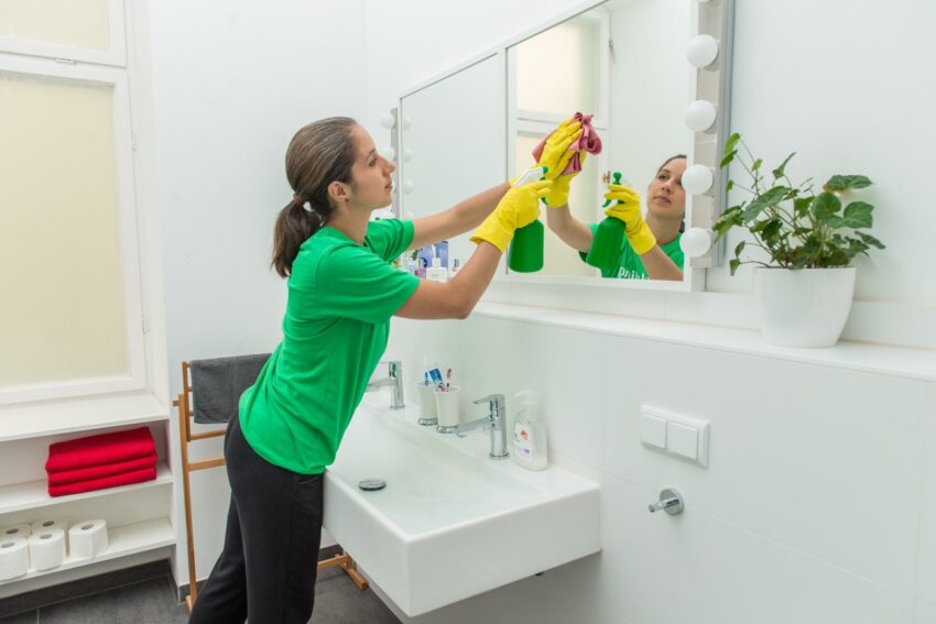 bathroom cleaning service 1